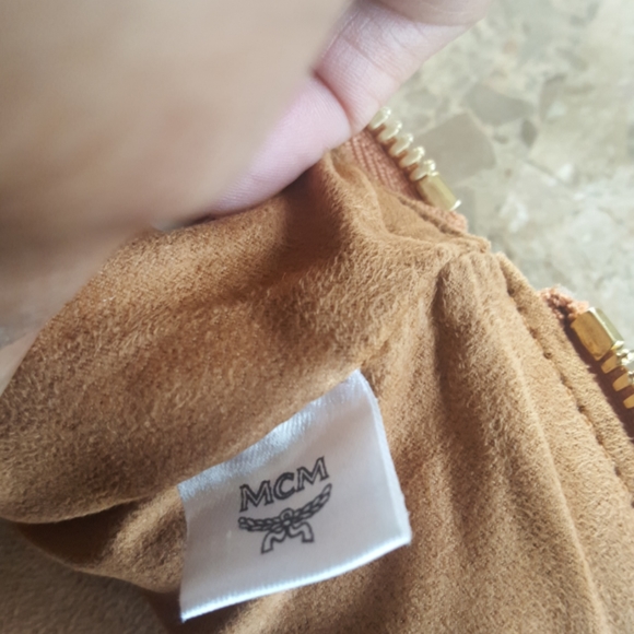 ♨️SOLD NO LONGER AVAILABLE ♨️MCM Wristlet - Picture 5 of 8